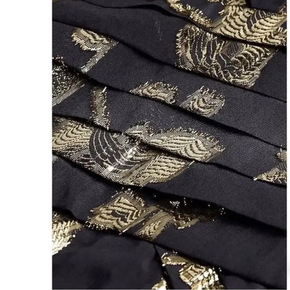 🆕 express Black gold metallic printed faux wrap front Blouse. - Picture 4 of 4